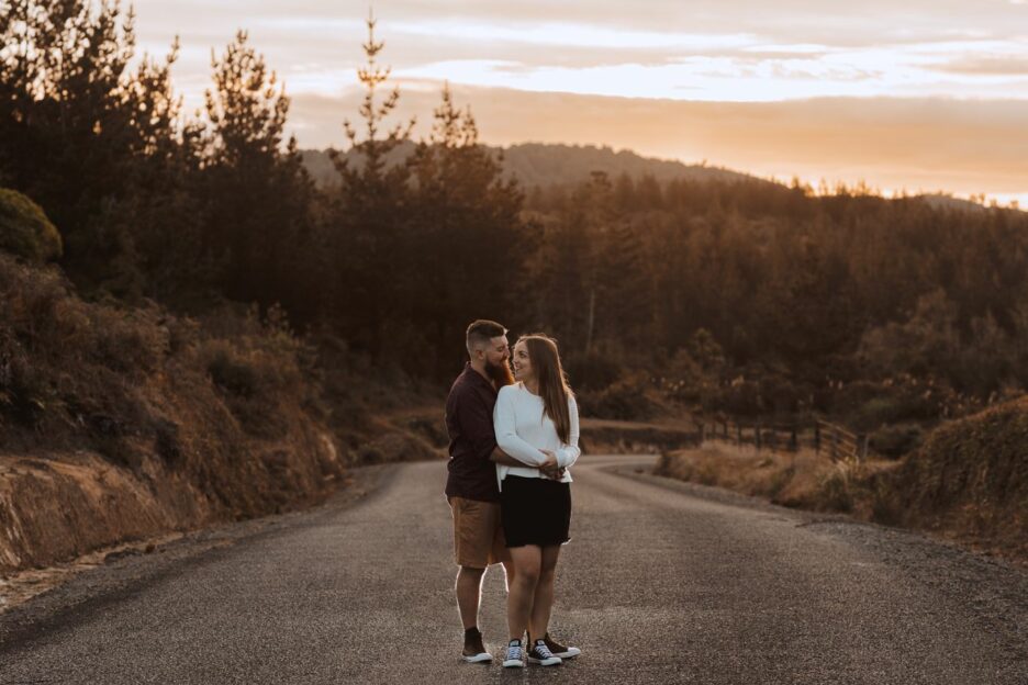 Engagement photos of couple Rotorua Redwoods