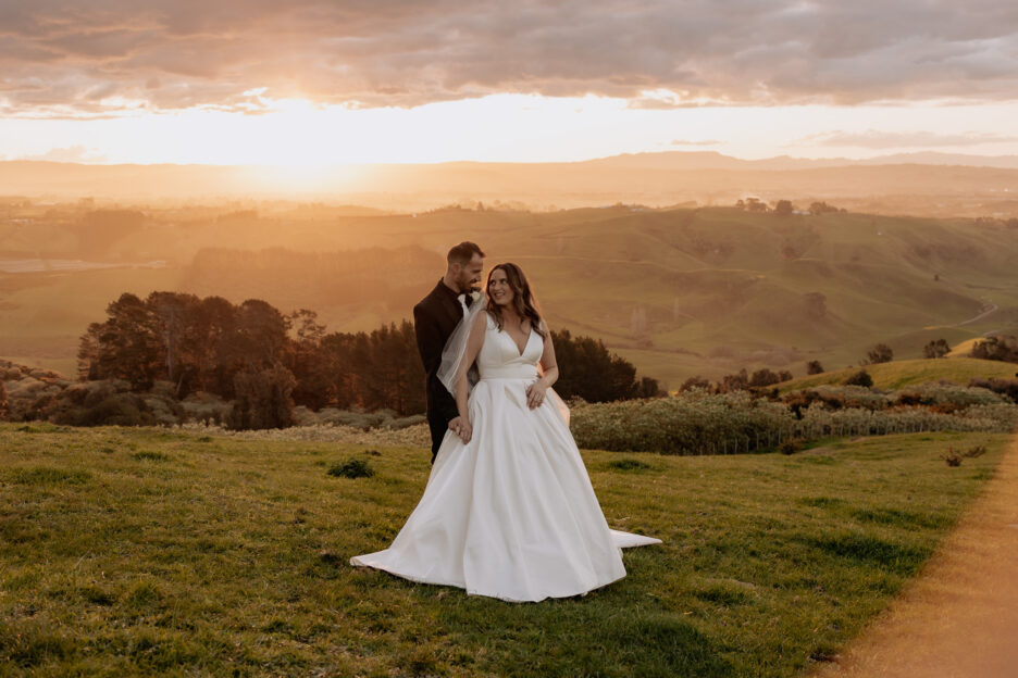 sunsets on the hills in tauranga wedding photos