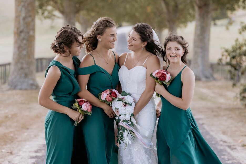Bride with emerald bridesmaids dresses