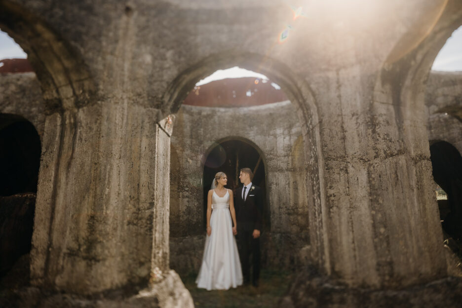 bride and groom pictures taken in victoria battery ruins outside of Waihi