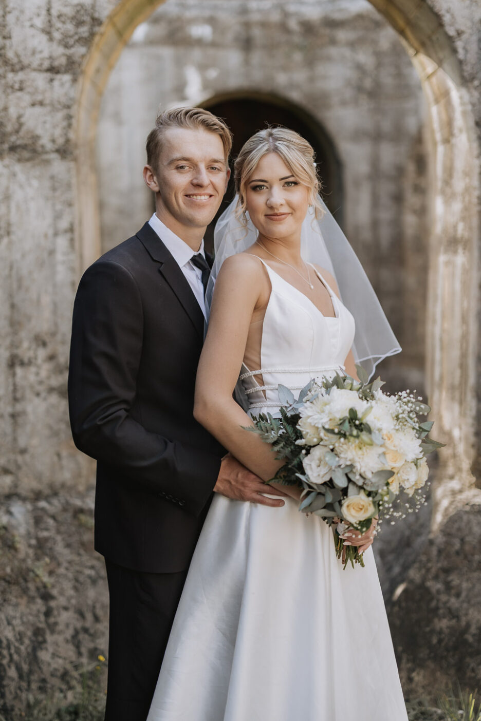 Classic photo bride and groom in ruins